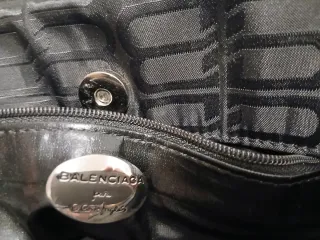 Bolso Tote negro estampado con logos