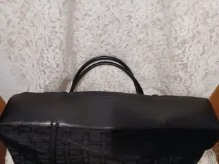 Bolso Tote negro estampado con logos