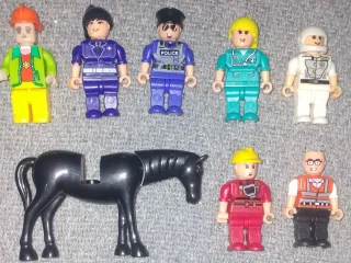 Muñecos tipo Lego, figuras variadas