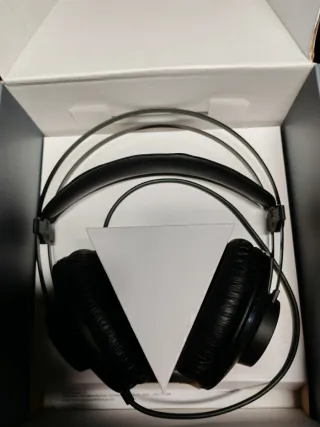 AKG K52 Auriculares Negros