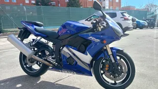 Yamaha R6 YZF 2005 Azul y Blanco