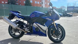Yamaha R6 YZF 2005 Azul y Blanco