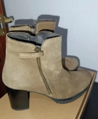 Botines de piel con tacón