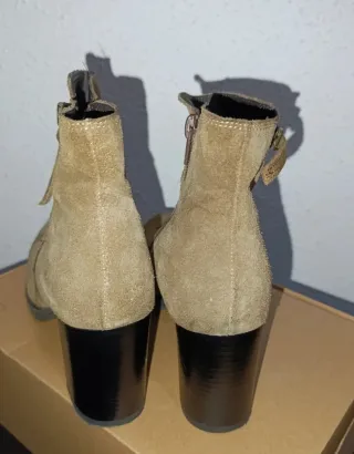Botines de piel con tacón