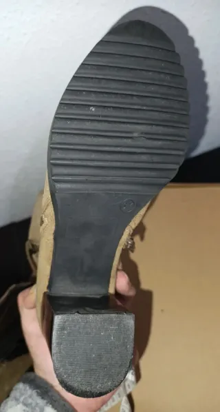 Botines de piel con tacón