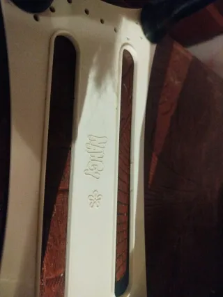 Caballo de juguete con silla de montar