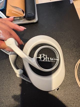 Auriculares Blue Lola Blancos y Negros