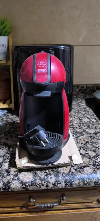 Cafetera Dolce Gusto Roja