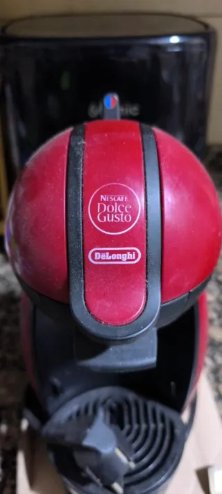 Cafetera Dolce Gusto Roja