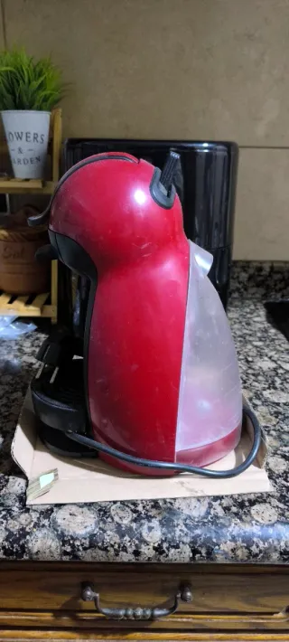 Cafetera Dolce Gusto Roja