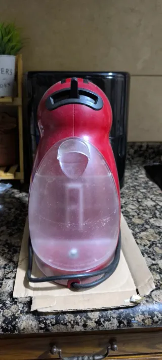 Cafetera Dolce Gusto Roja