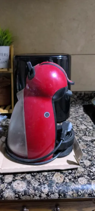 Cafetera Dolce Gusto Roja