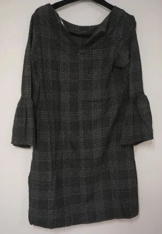 Vestido de cuadros con manga acampanada