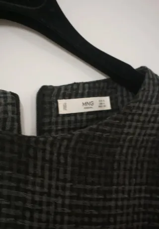 Vestido de cuadros con manga acampanada