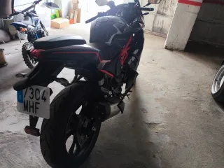 Mitt GP 125 Deportiva Negra/Roja