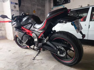 Mitt GP 125 Deportiva Negra/Roja