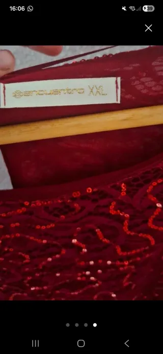 Blusa roja encaje con camisa interior