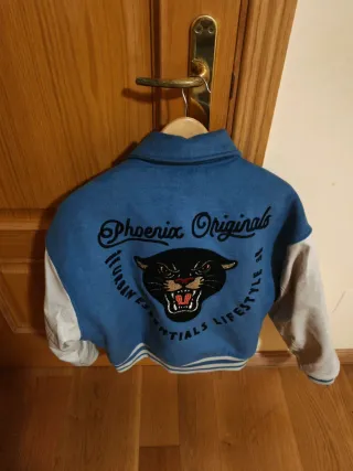 Cazadora bomber azul y beige