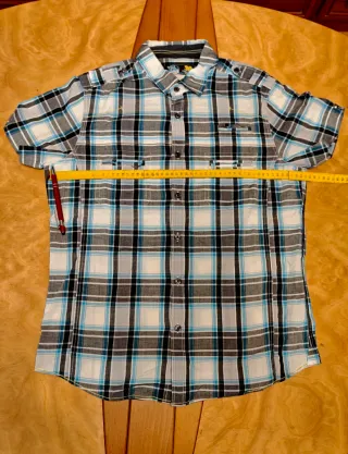 Camisa cuadros manga corta.