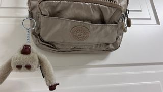 Riñonera Kipling dorada con mono