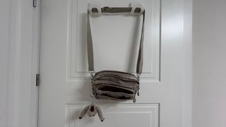 Riñonera Kipling dorada con mono