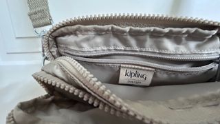 Riñonera Kipling dorada con mono