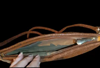 Bolso de mano tejido marrón