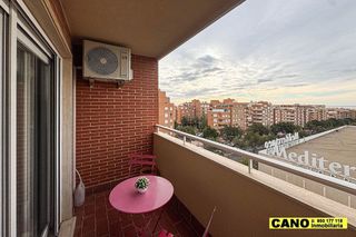 Piso en venta en San Luis en Almería