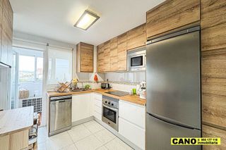 Piso en venta en San Luis en Almería