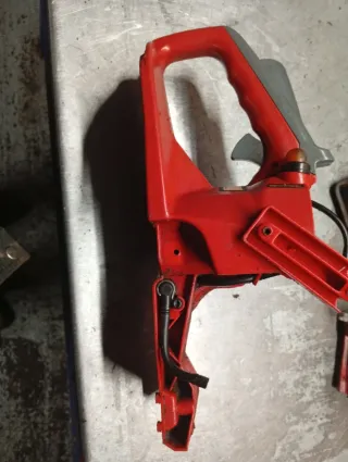 Serbatoio per motosega rosso