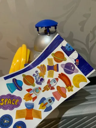 Aspersore ad acqua a forma di razzo per bambini