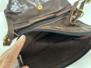 Bolso piel marrón con bolsillo