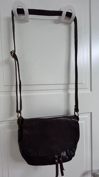 Bolso piel marrón con bolsillo