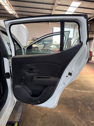 PUERTA TRASERA DERECHA DACIA SANDERO III