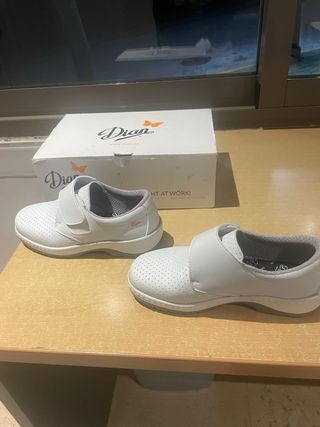 Zapatos Dian Blancos Talla 36
