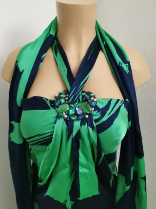 Vestido de seda nuevo con fular talla 38