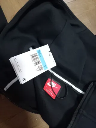 Sudadera Nike Tech Fleece Negra Reflectante