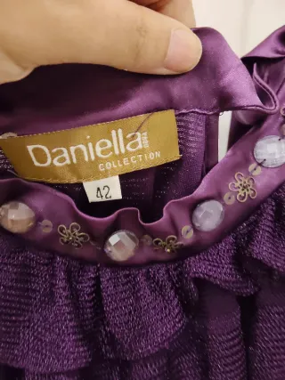 Blusa morada con volantes y lazo