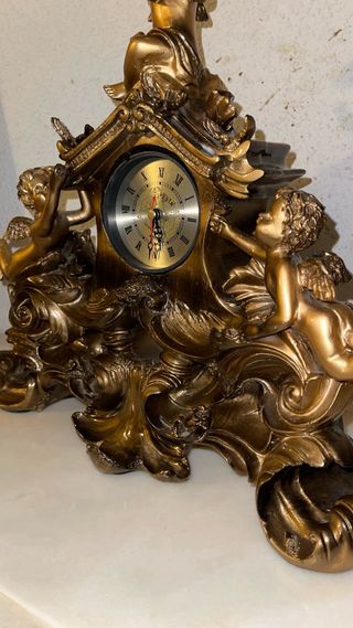 Reloj de sobremesa con ángeles dorado