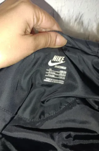 Plumífero Nike Negro con Capucha