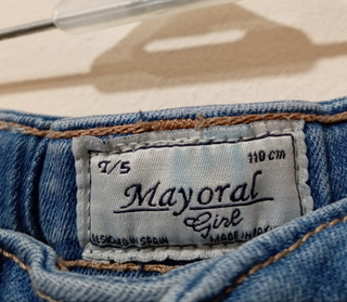 Conjunto Mayoral: Vaqueros y Camiseta Talla 4/5