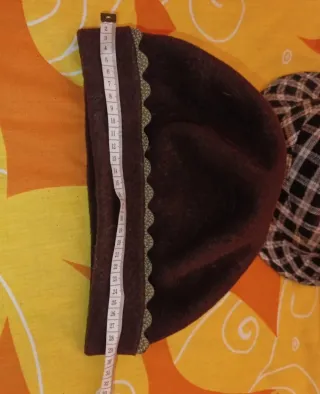 Boina de lana marrón con cenefa