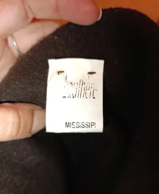 Boina de lana marrón con cenefa