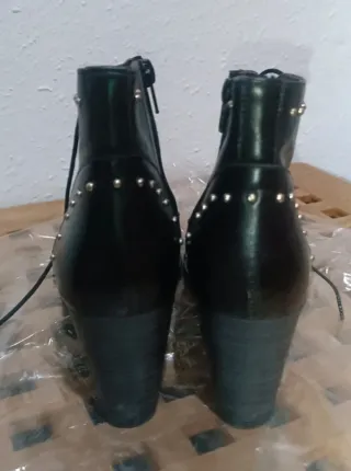 Botines de piel negros tacón cremallera y cordones