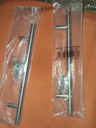 Tiradores plateados para puertas/armarios.Tengo 5