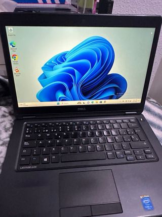 Portátil Dell con cargador