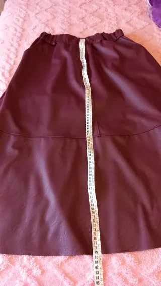 Falda midi evasé polipiel burdeos