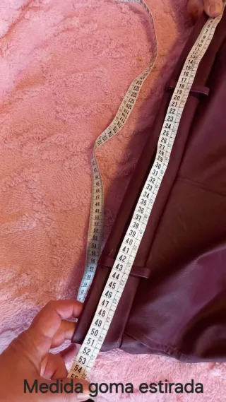 Falda midi evasé polipiel burdeos