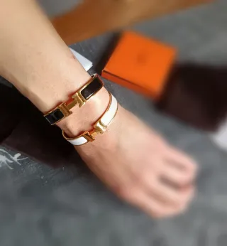 Pulsera Hermes Dorada Cierre H Negra