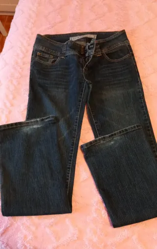 REGALO a partir de 9€ de compra. Pantalón vaquero